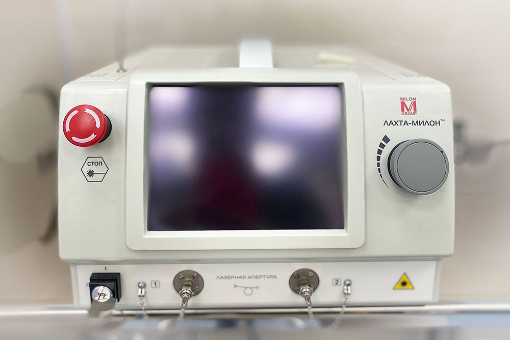 Хирургический лазер Лахта Милон Touch screen.jpg